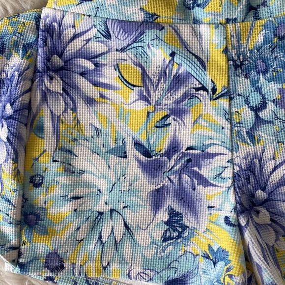 J.O.A. Los Angeles Tie Front Floral Shorts - Picture 9 of 14